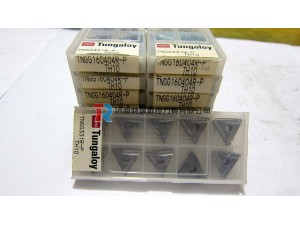 SF	精切削、不锈钢用，在小切深、大进给中富有优异断屑性能的精切削用刀片断屑槽。最适合于不锈钢的精切削加工。