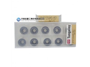 T3130由于新表面平滑技术“PremiumTec”的采用，性能稳定性大幅度提高。通过附着力强化技术与高韧性基体与等方柱状晶体涂层的组合，使其成为抗崩刃性及耐磨性均优良的通用铣削加工用材质。
