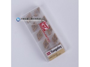 T1115由于新表面平滑技术“PremiumTec”的采用，性能稳定性大幅度提高。通过附着力强化技术和柱状晶体稳定化技术，改善了抗冲击强度和提高了刀具寿命，与厚的AL涂层结合提高了耐磨性。
