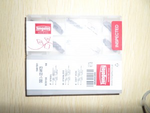AH120适应大多数工件材料的通用材质,实现卓越的平衡性能。适用于不锈钢的连续到中断续加工。用于铸铁切削的通用材质。适应的切削条件范围大。