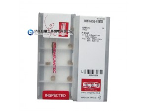 T3130由于新表面平滑技术“PremiumTec”的采用，性能稳定性大幅度提高。通过附着力强化技术与高韧性基体与等方柱状晶体涂层的组合，使其成为抗崩刃性及耐磨性均优良的通用铣削加工用材质。